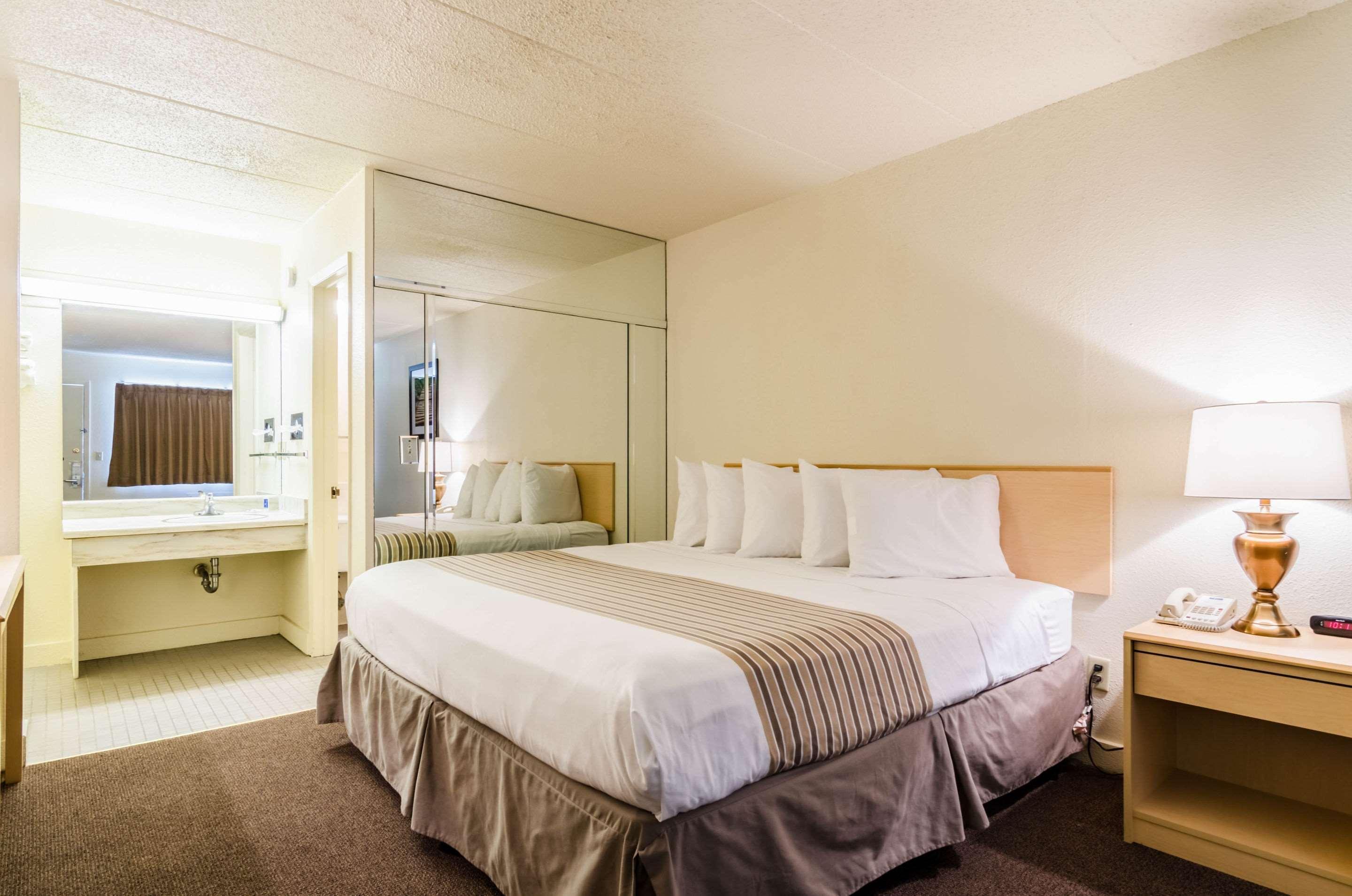 Rodeway Inn Bellevue Exterior photo